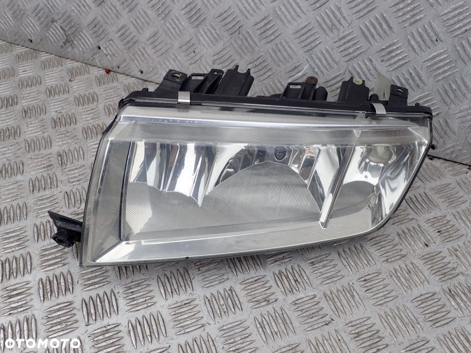 LAMPA LEWY PRZOD SKODA FABIA I EUROPA RADOM