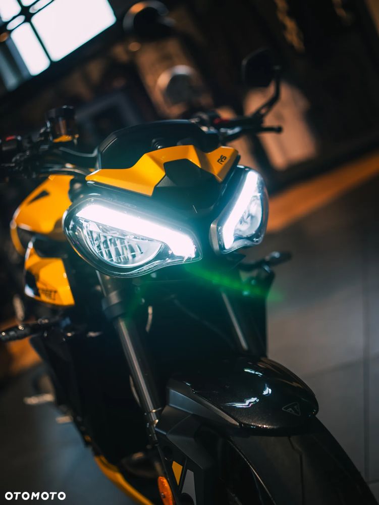 Triumph Street Triple - 16
