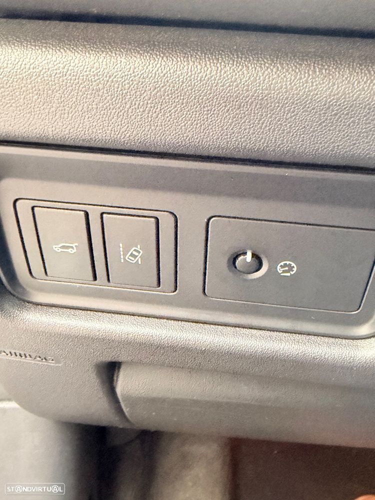 Land Rover Discovery Sport 2.0 TD4 HSE Luxury 7L Auto - 29