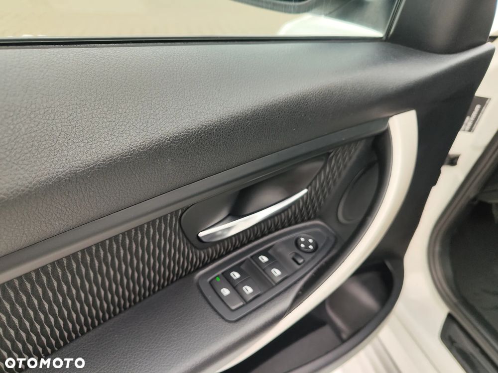 BMW Seria 3 318d DPF Edition Lifestyle - 15