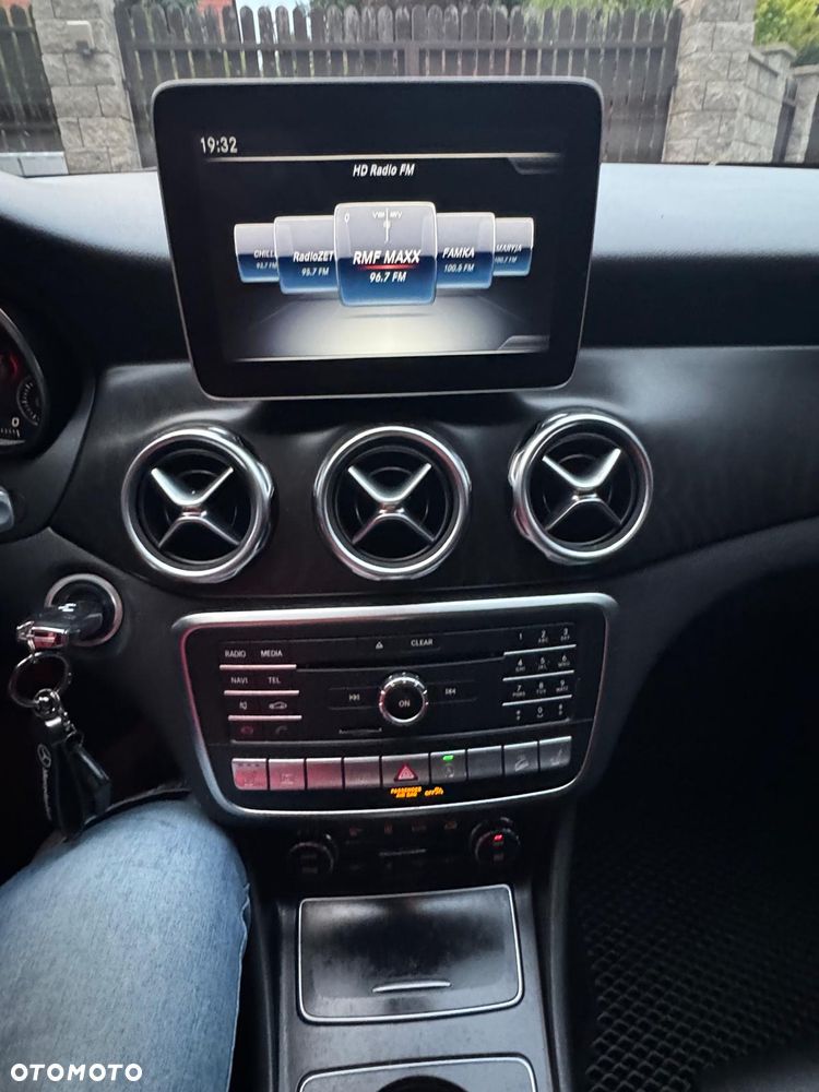Mercedes-Benz GLA 250 4Matic 7G-DCT Style - 4
