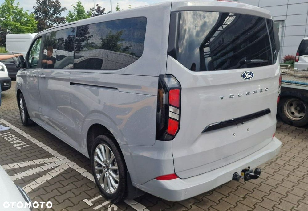 Ford Tourneo Custom - 3