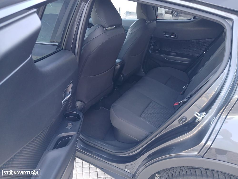Toyota C-HR - 11