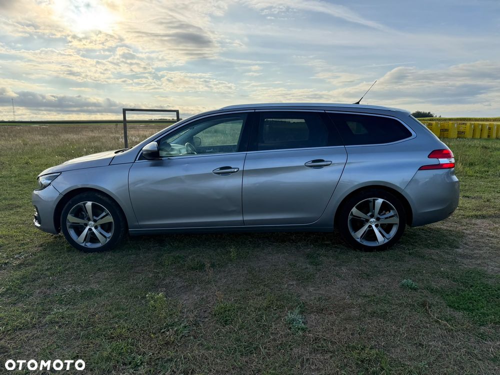 Peugeot 308 BlueHDi 130 EAT8 Black Edition - 30