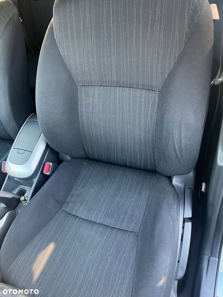 Toyota Auris 2.0 D-4D Prestige - 22