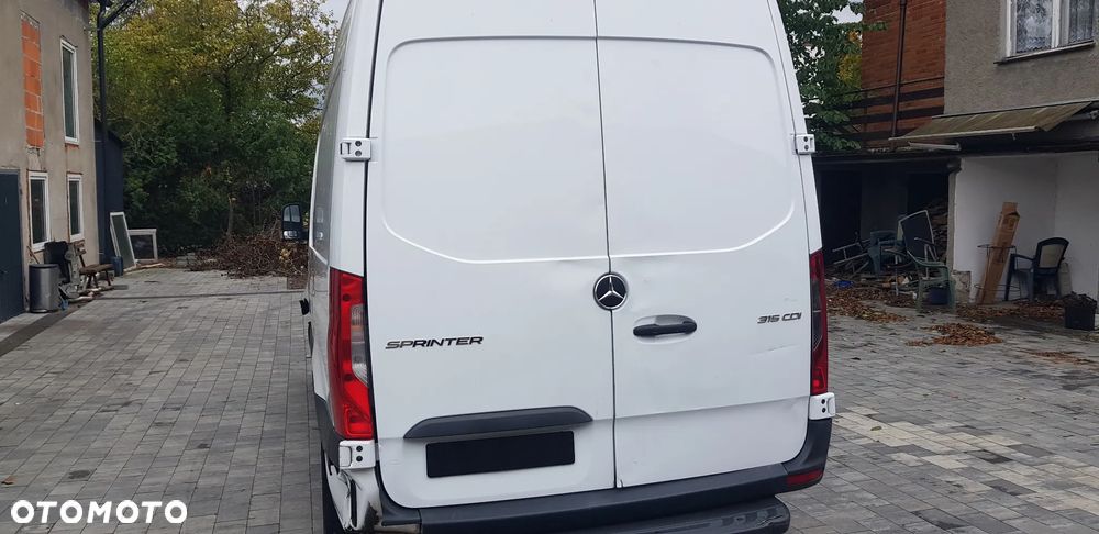 Mercedes-Benz Sprinter - 19