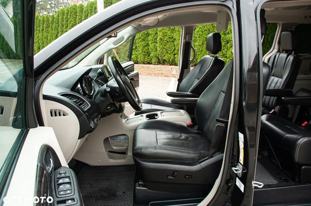 Lancia Voyager 3.6 Platinum - 25