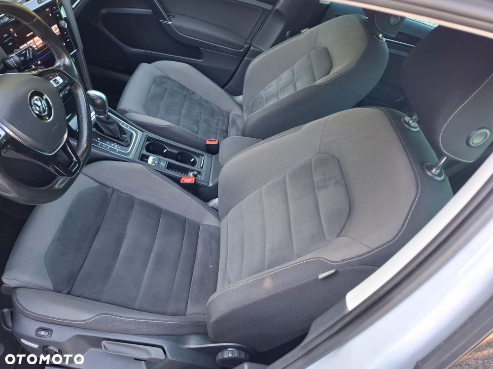 Volkswagen Golf 2.0 TDI SCR DSG R-Line - 12