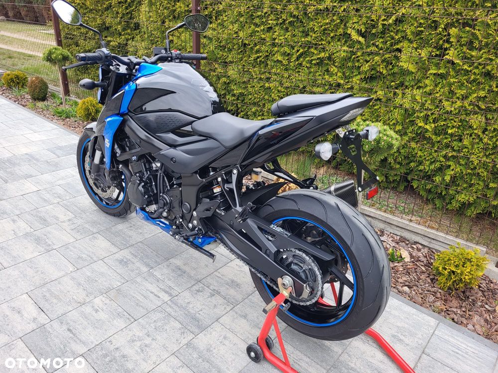 Suzuki GSX - 9