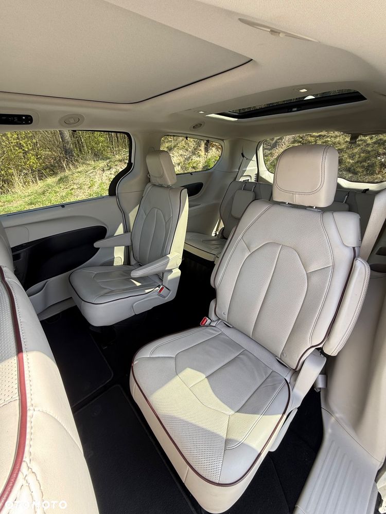 Chrysler Pacifica - 8