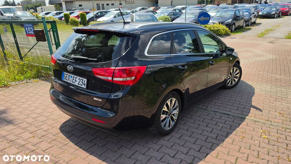 Kia Ceed 1.6 GDI Dream Team Edition - 17