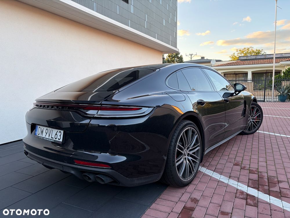 Porsche Panamera - 4