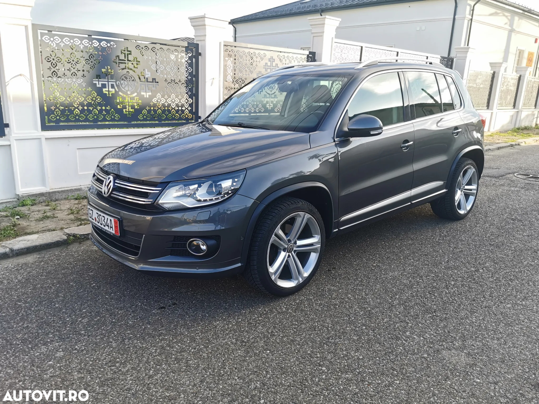 Volkswagen Tiguan - 11