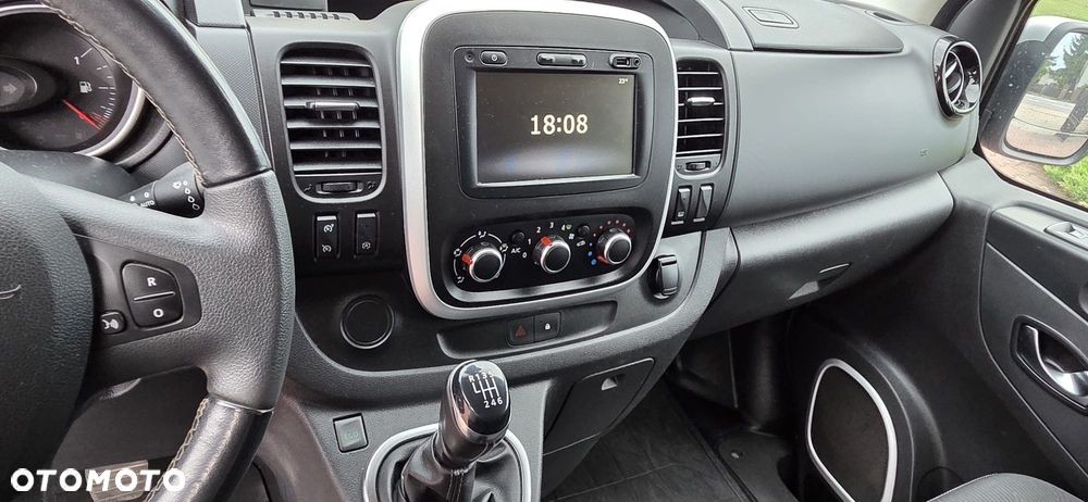 Renault Trafic Grand 2.0 dCi - 11