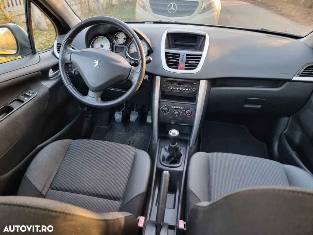 Peugeot 207 90 HDi FAP (Blue Lion) Premium - 14