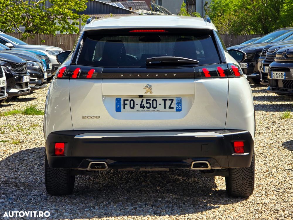 Peugeot 2008 PureTech 130 EAT8 GT - 12