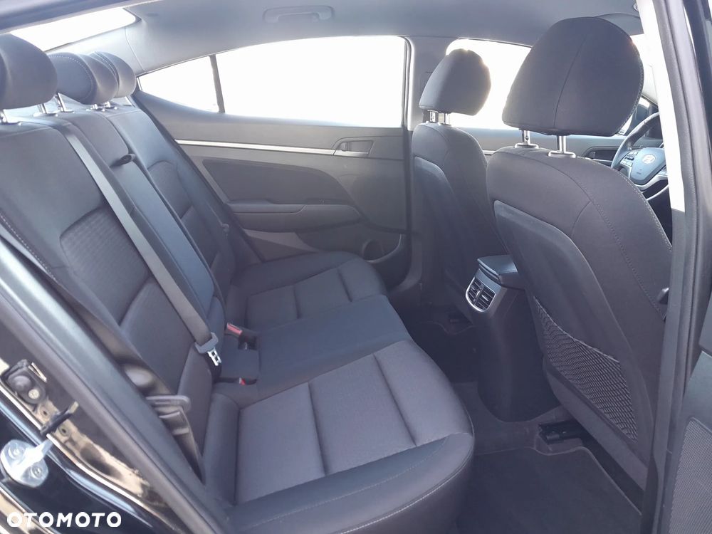 Hyundai Elantra 1.6 Style - 22