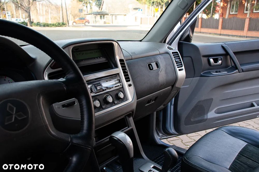 Mitsubishi Pajero 3.2 DI-D Automatik Dakar - 12