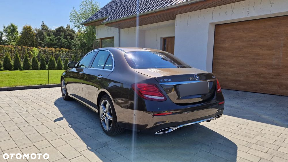 Mercedes-Benz Klasa E 300 9G-TRONIC AMG Line - 9