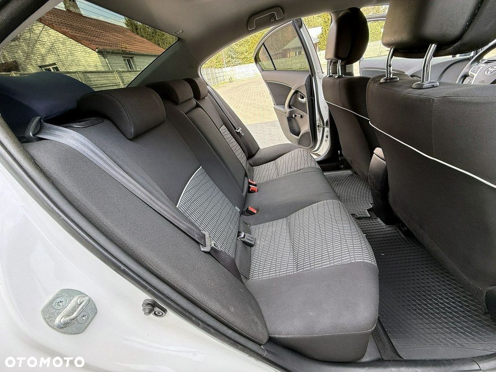 Toyota Avensis 2.0 D-4D Active - 33