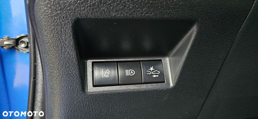 Toyota Yaris Hybrid 100 Selection Platinum - 12