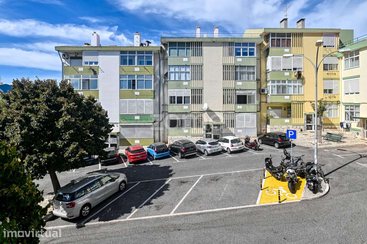 T2 Remodelado em Porto Salvo - Grande imagem: 5/25
