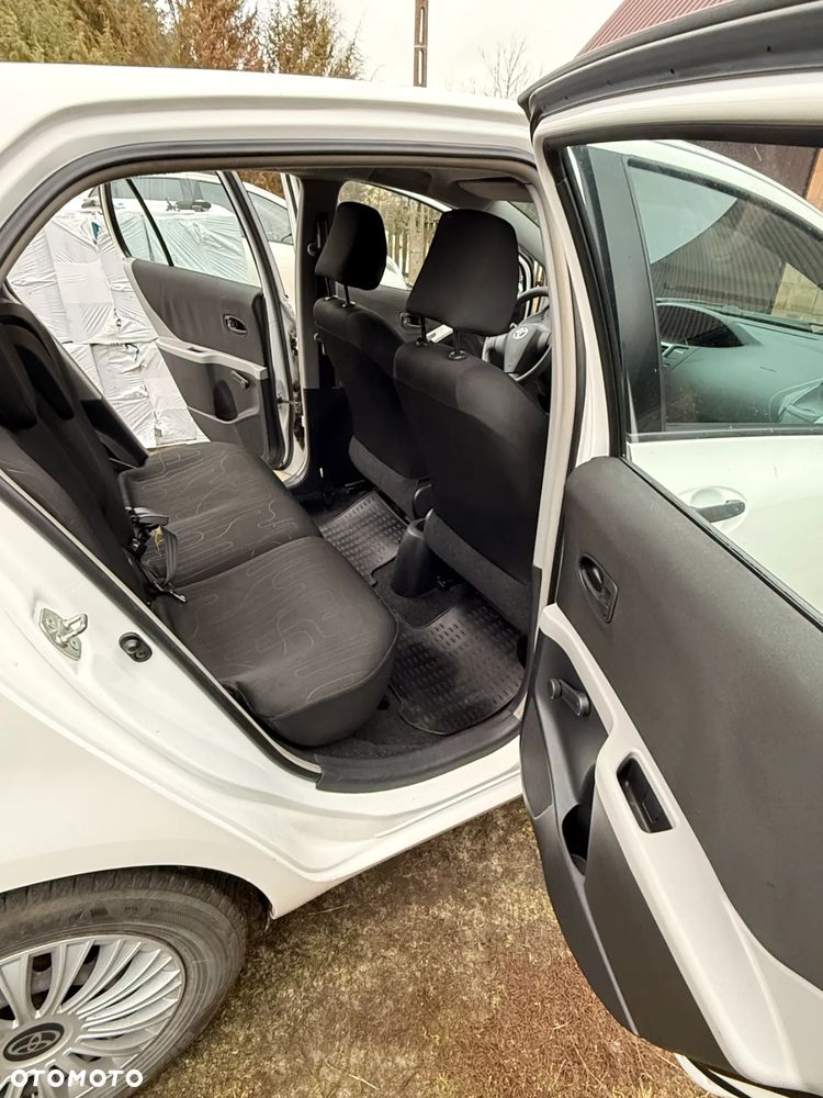 Toyota Yaris - 10