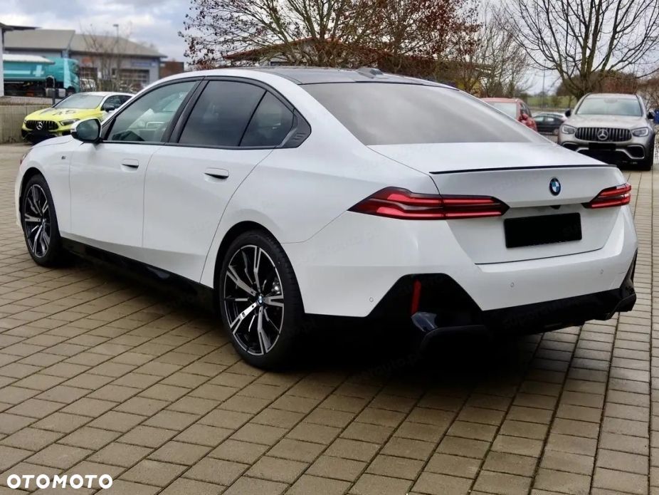 BMW Seria 5 520d xDrive mHEV M Sport - 4