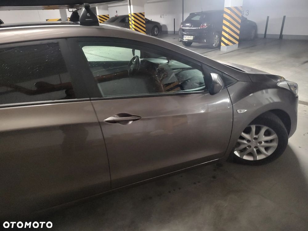 Hyundai i30 1.6 GDI Classic + - 6