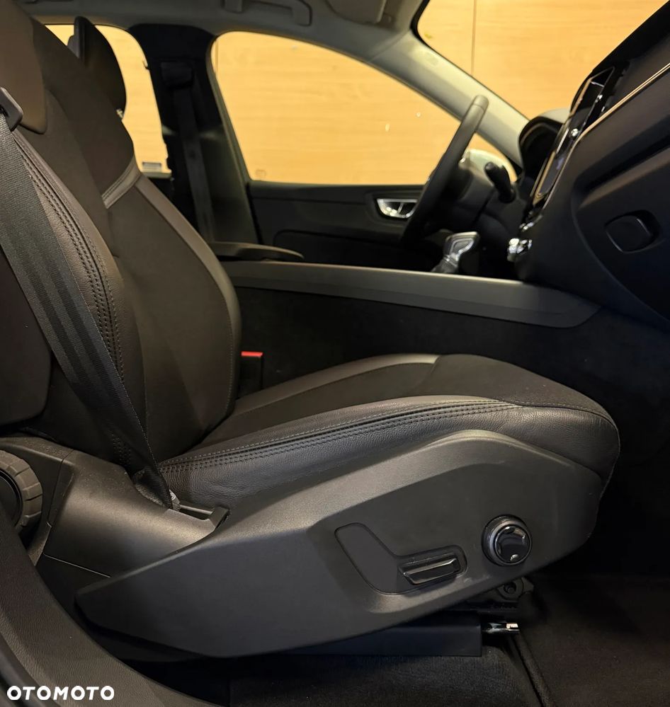 Volvo XC 60 D4 Momentum - 9