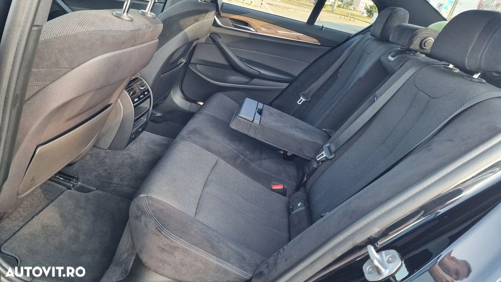 BMW Seria 5 530i xDrive AT - 12