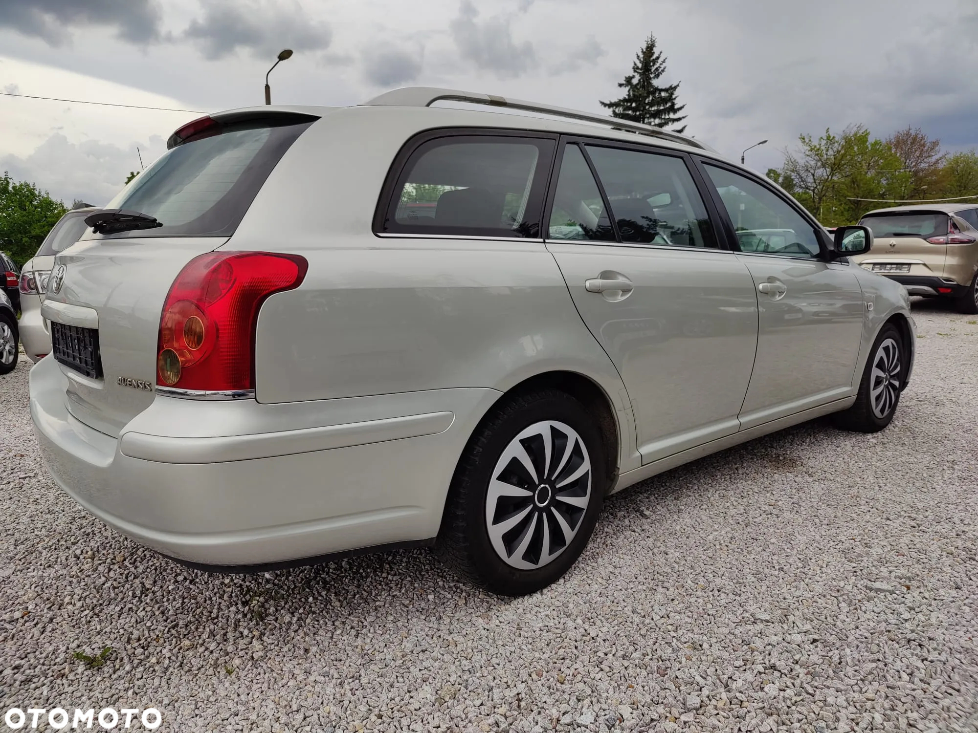 Toyota Avensis - 16