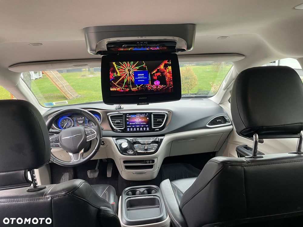 Chrysler Pacifica - 17