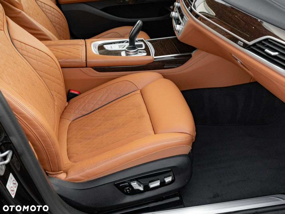 BMW Seria 7 740Ld xDrive - 33