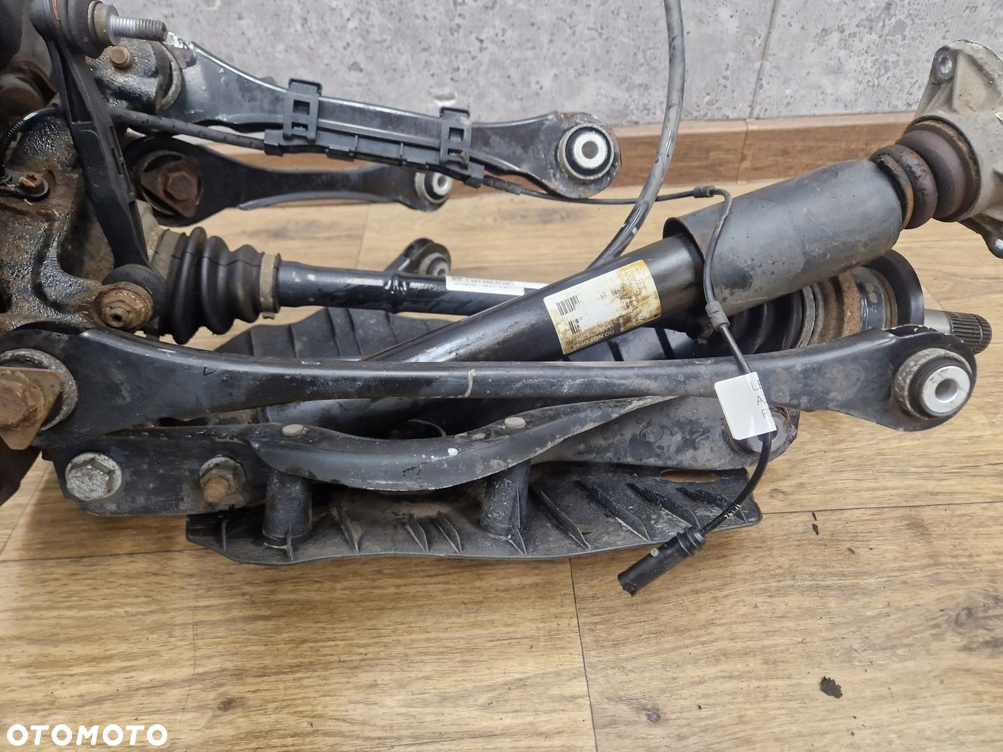 BMW F32 ZWROTNICA LEWY TYŁ TYLNA KOMPLETNA PIASTA AMOR PÓŁOŚ WAHACZ 6797507 - 7
