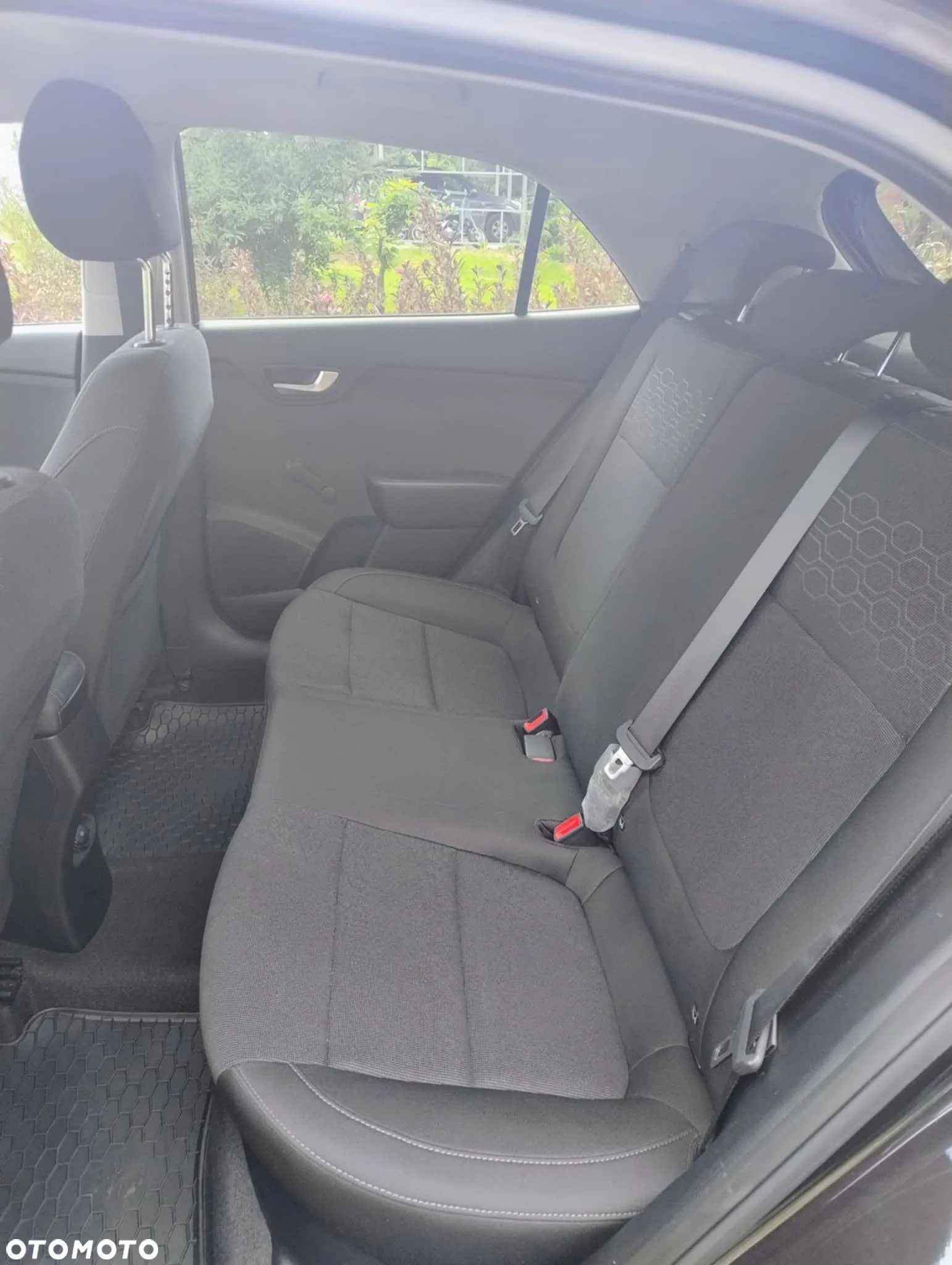 Kia Rio 1.4 L - 7