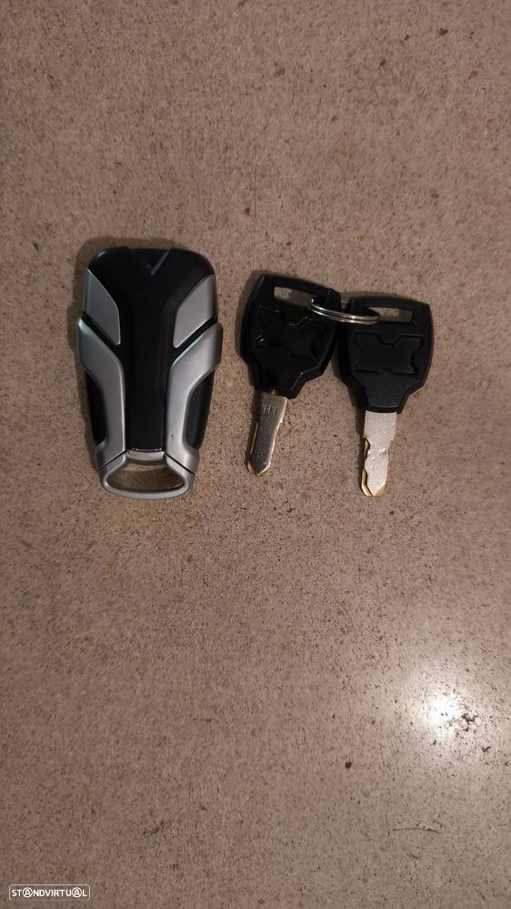 Voge 900DSX + 3 Malas - 8