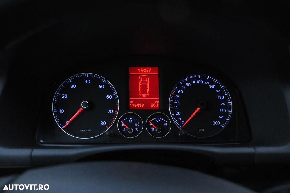 Volkswagen Touran - 11