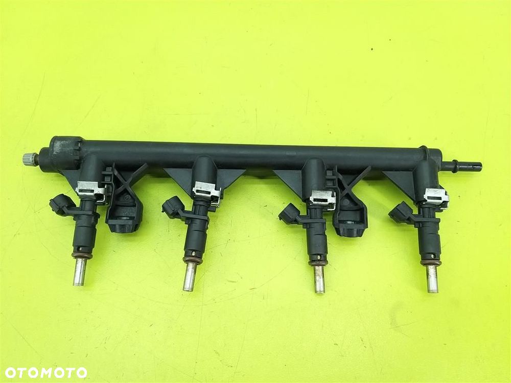 Listwa wtryskiwaczy Peugeot 308 307 207 2006–2012 1.4 B - 1