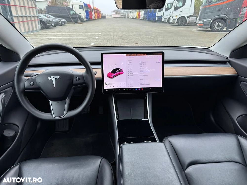 Tesla Model 3 - 10
