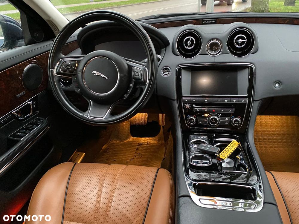 Jaguar XJ 3.0 T Premium Luxury - 16