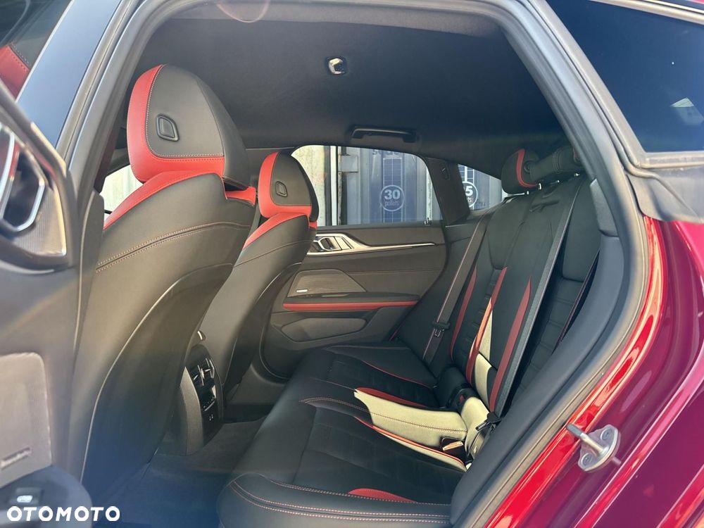 BMW i4 - 12