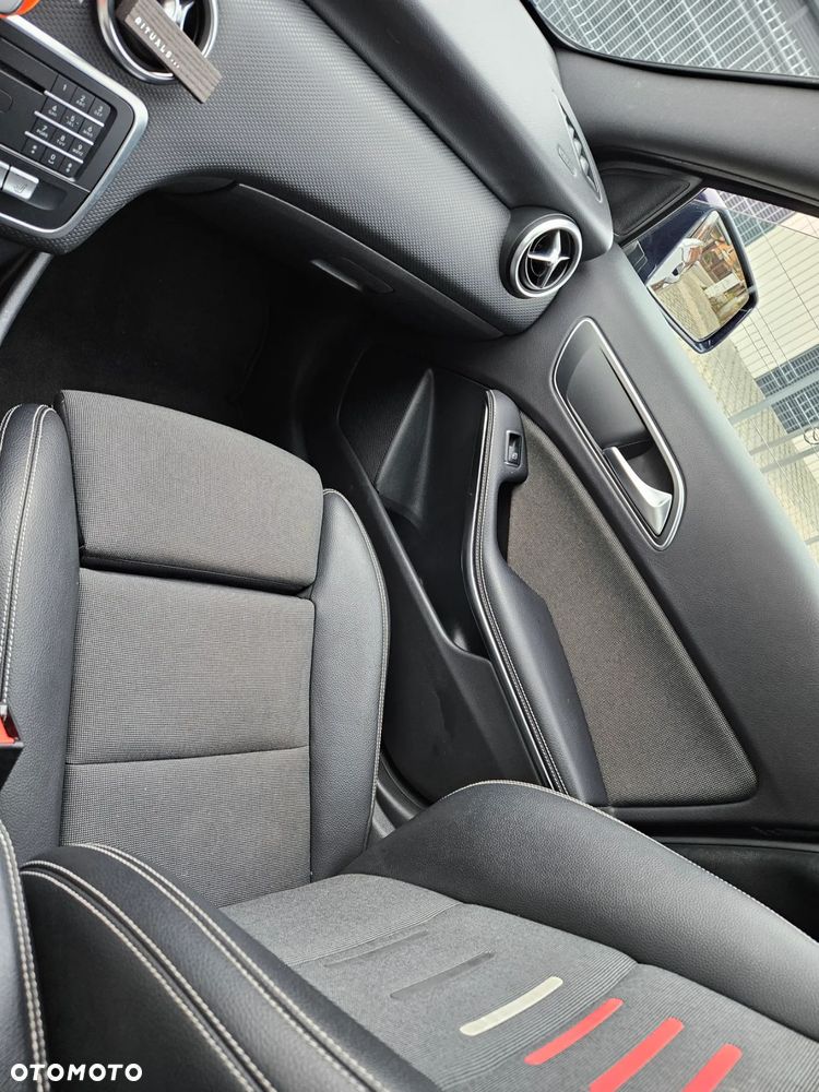 Mercedes-Benz Klasa A ver-220-4matic-7g--dct-urban - 27