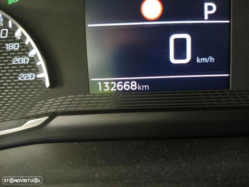 Peugeot 2008 1.5 BlueHDi Allure EAT8 - 3