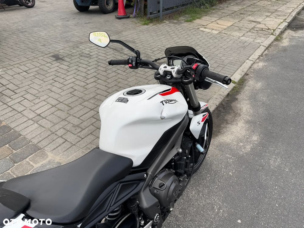 Triumph Street Triple - 9