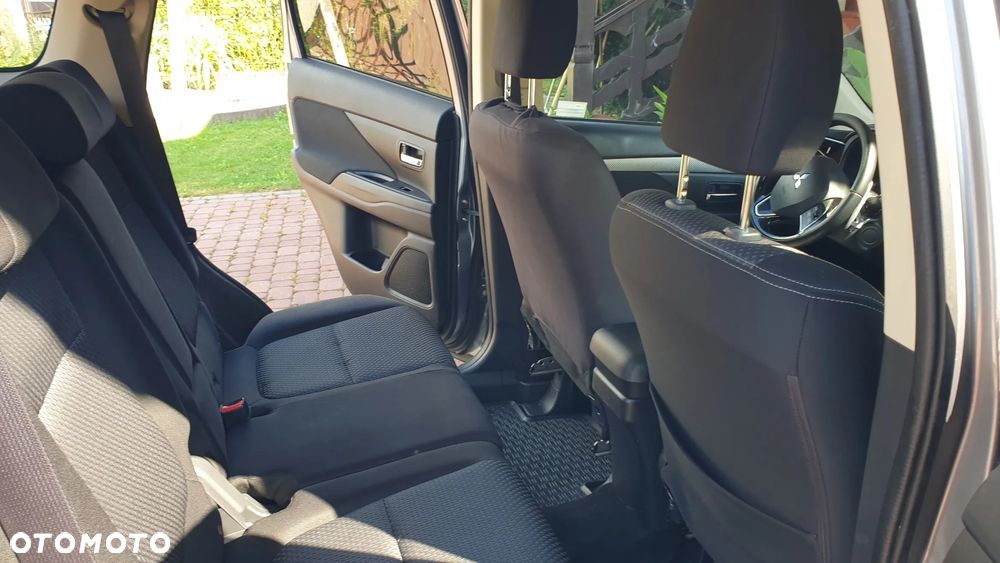 Mitsubishi Outlander 2.0 Instyle + 4WD CVT - 17