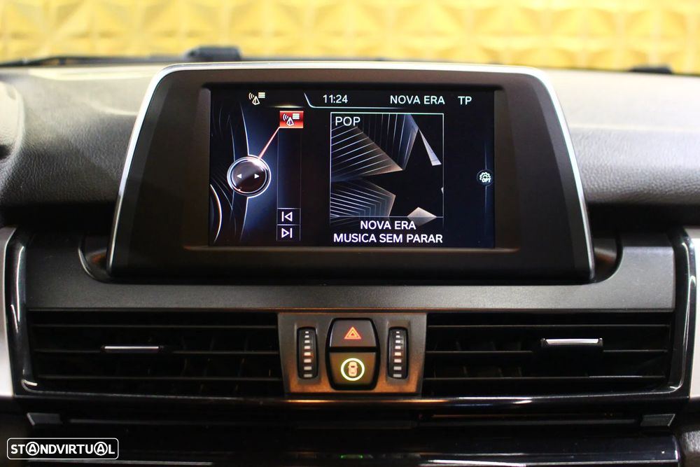 BMW 218 Active Tourer d Line Sport Auto - 26