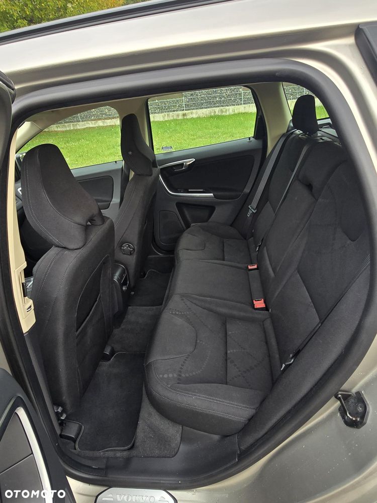 Volvo XC 60 D5 AWD Kinetic - 8