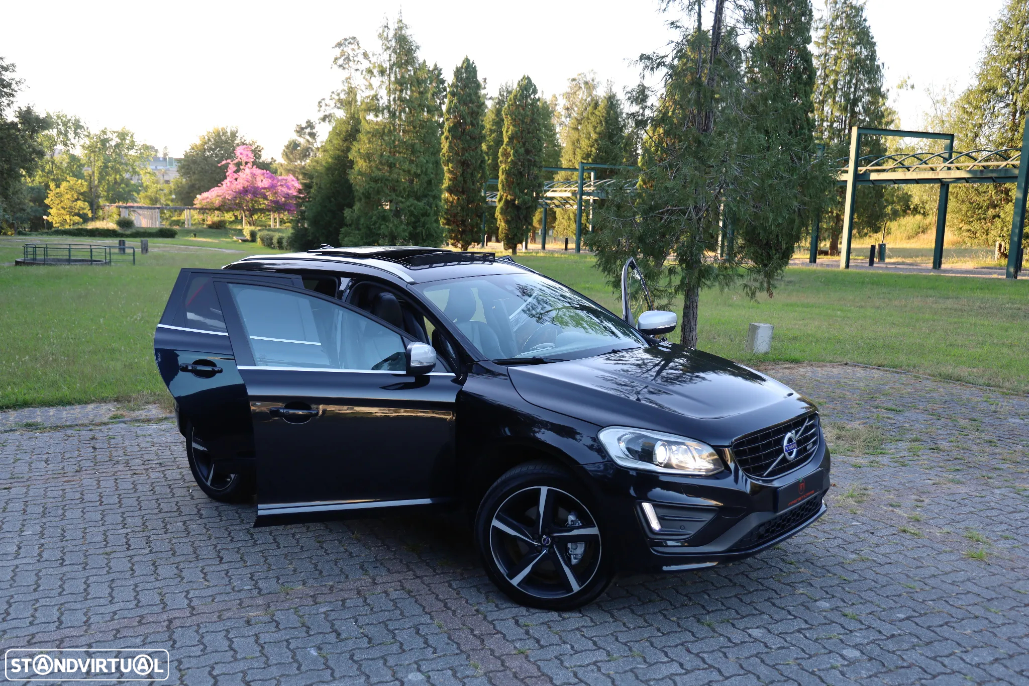 Volvo XC 60 2.0 D4 R-Design Geartronic - 29