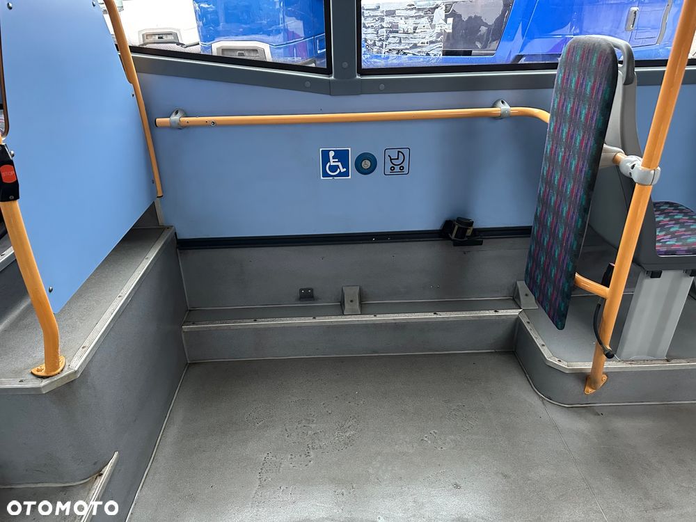 Irisbus CROSSWAY IVECO SFR161 MANUAL RETARDER KLIMA 12m NISKI POKŁAD DO PRZEWOZU OSÓB NIEPEŁNOSPRAWNYCH 39-SIEDZEŃ 57-STOJĄCYCH 560000km OPONY:275/70/22.5-NOWE!!! NAWIEWY PRZYCIEMNIONE SZYBY 2009r ŁADNY - 12